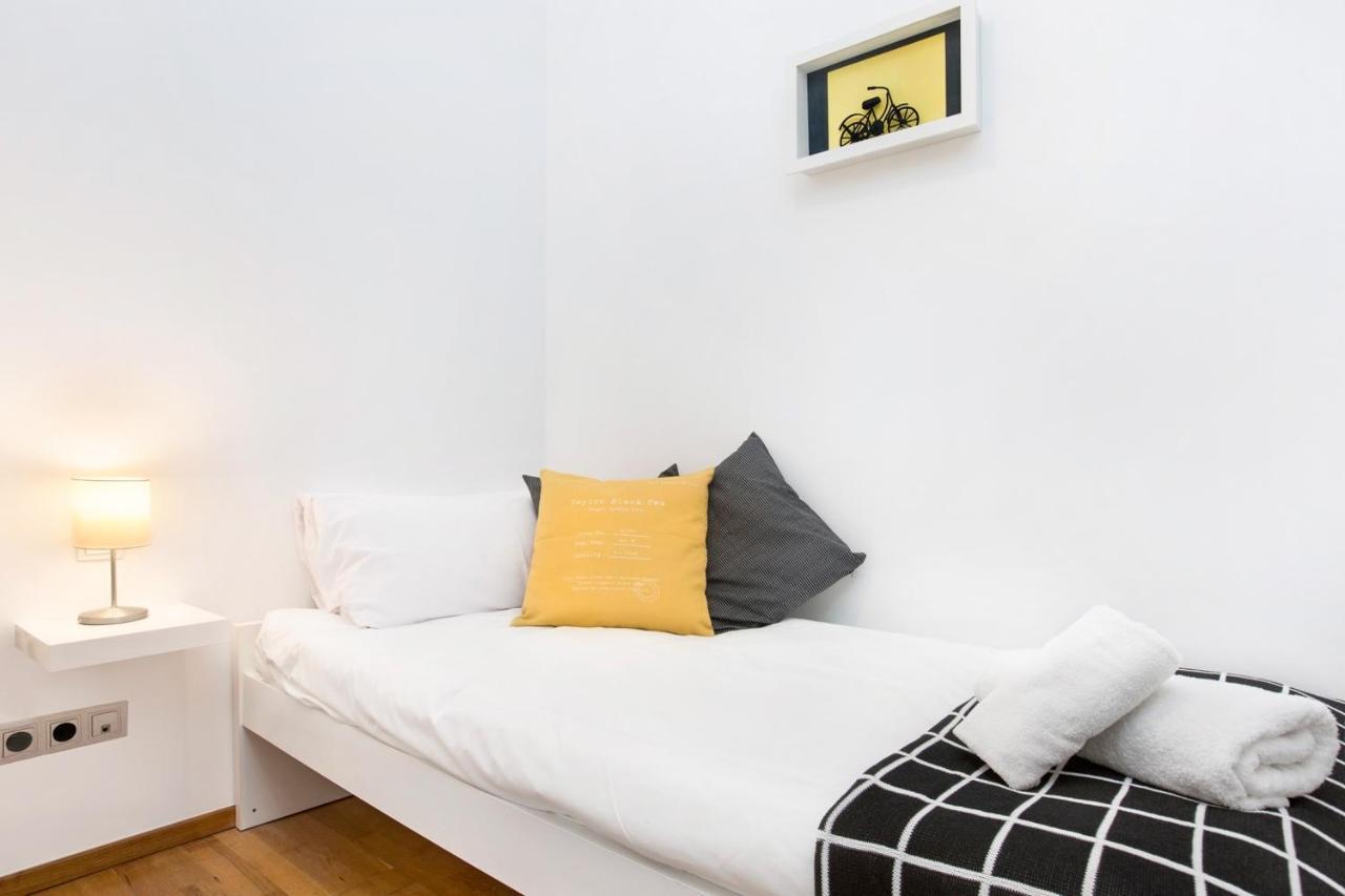 Stay U-Nique Apartments Balmes Барселона Екстер'єр фото
